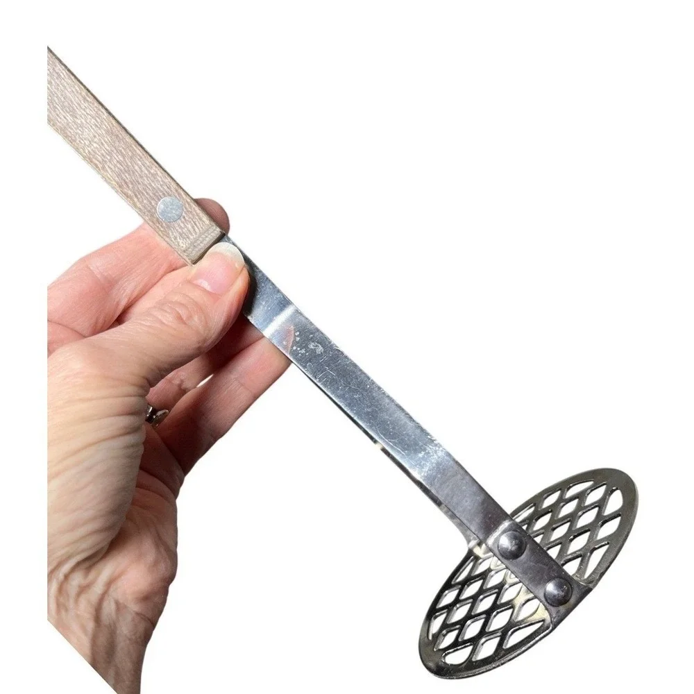 Vintage Stainless Steel Potato Masher‎ Wood Handle Round Grid Taiwan 10 inch